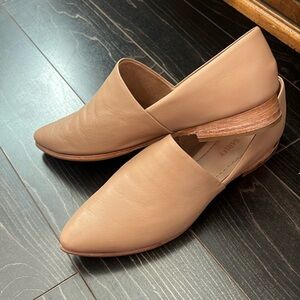 Poppy Barley Women's Flats in Taupe
